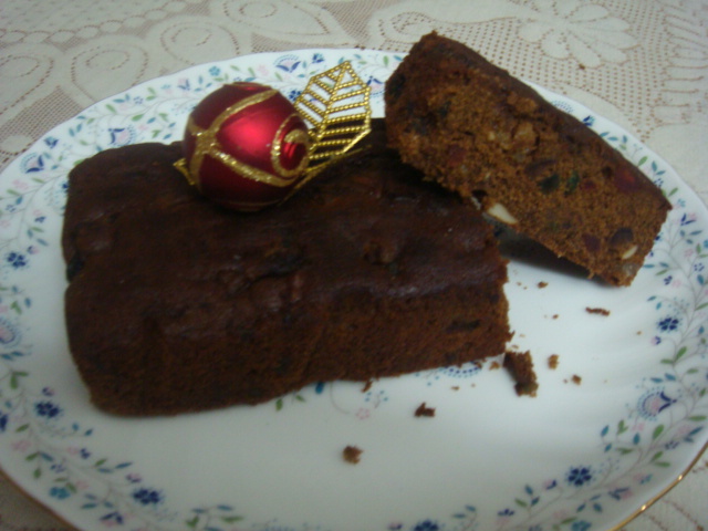 Three Generations of Christmas Cakes